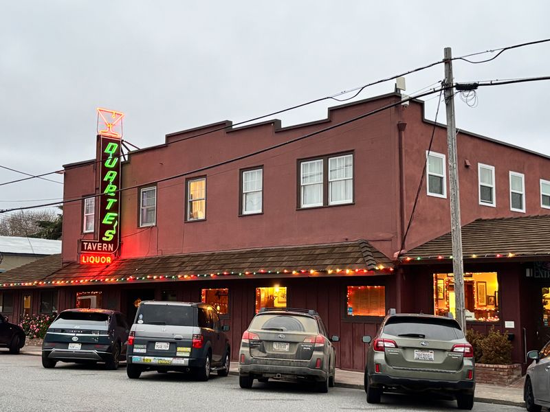 14 Beloved California Restaurants That Nailed One Dish And Never Looked Back - Decor Hint Duarte's Tavern