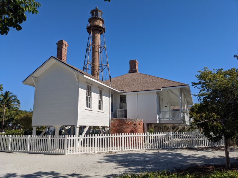 14 Florida Beach Towns You Can't Miss This Winter For Sunshine And Coastal Relaxation - Decor Hint Sanibel Island