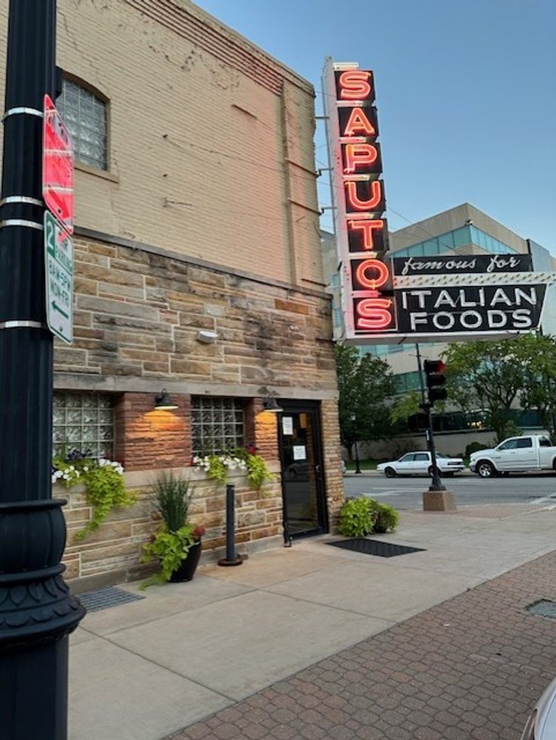 These 15 Family Owned Restaurants In Illinois Have Been Around For Four Generations And Are More Popular Than Ever - Decor Hint Saputo's