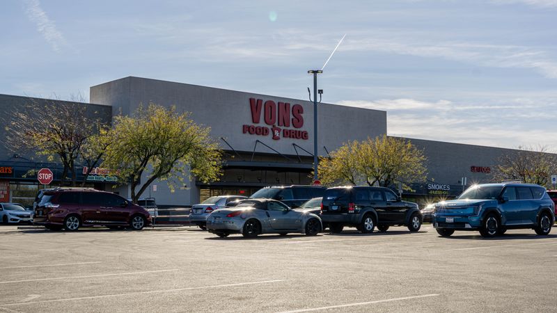 19 Nevada Grocery Stores Offering Quality Meat And Surprisingly Fresh Seafood Picks - Decor Hint Vons on East Twain Avenue