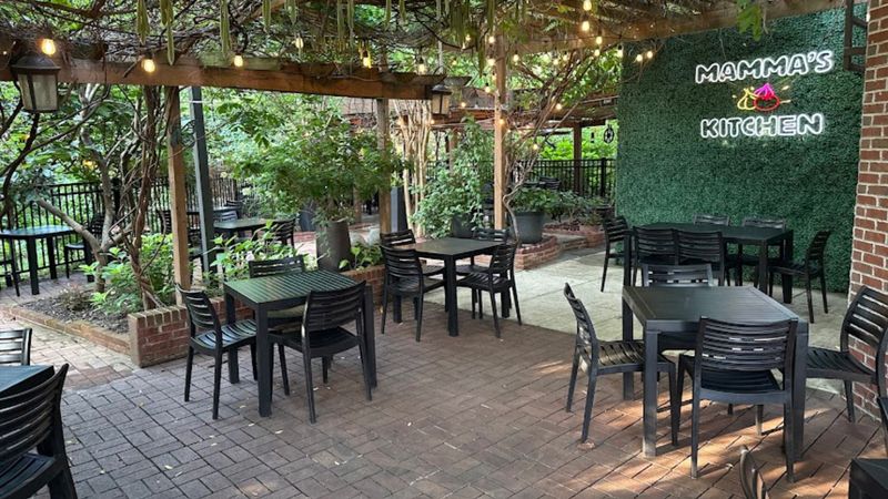 12 Pennsylvania Family Owned Fried Chicken Joints That Will Make You Feel Right At Home - Decor Hint Mama's Kitchen