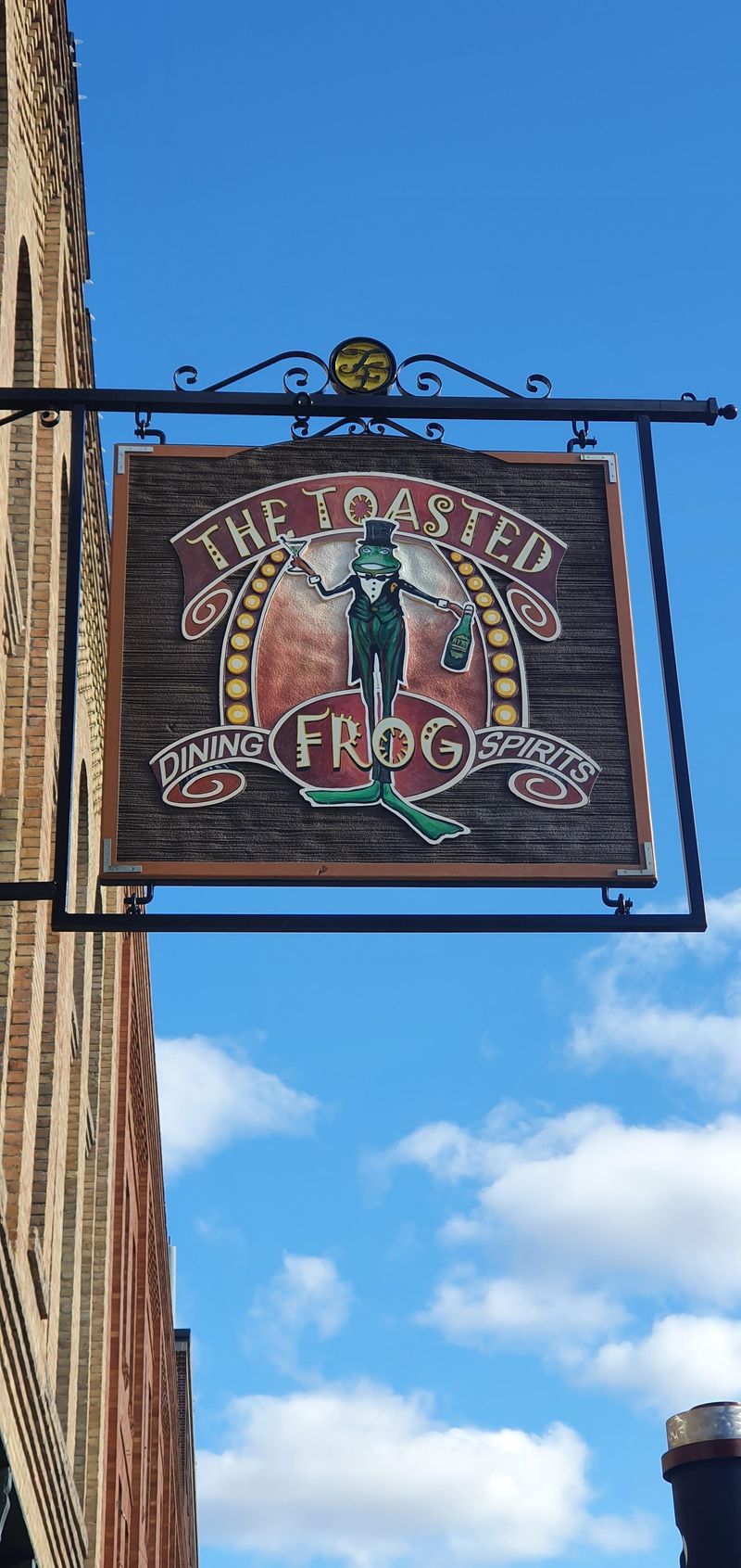 10 North Dakota Hidden Restaurants Only Locals Know About - Decor Hint The Toasted Frog