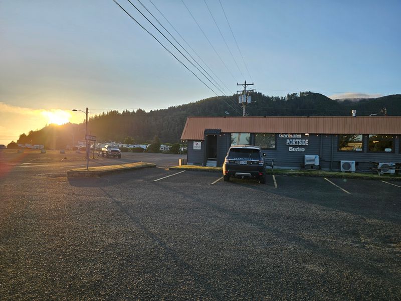 Oregon Dining Spots Turning Fried Fish Into Coastal Comfort - Decor Hint Garibaldi Portside Bistro