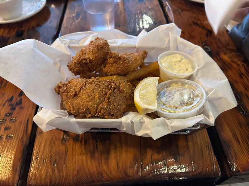 Oregon Dining Spots Turning Fried Fish Into Coastal Comfort - Decor Hint South Bay Wild Fish House
