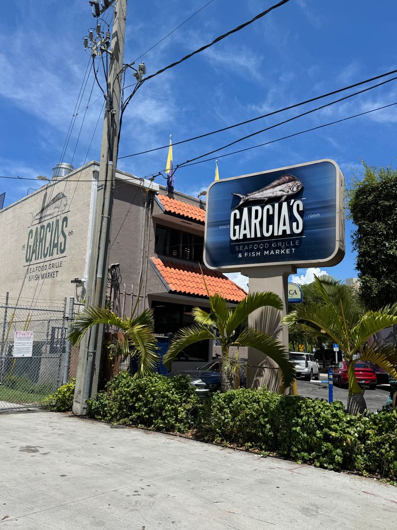 Florida's Hidden Restaurants That Don't Advertise But Stay Full Every Night - Decor Hint Garcia's Seafood Grille & Fish Market