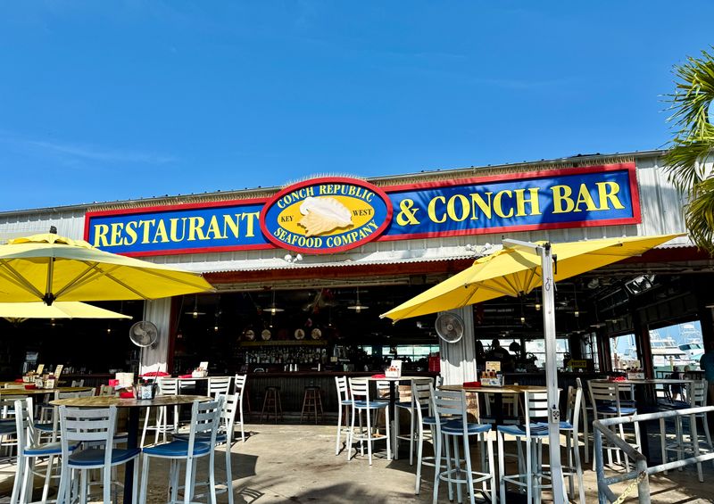 Florida's Hidden Restaurants That Don't Advertise But Stay Full Every Night - Decor Hint Conch Republic Seafood Company