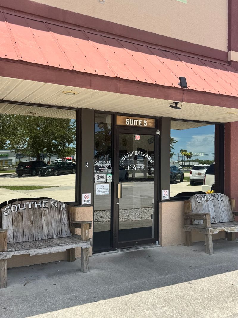 19 Florida Diners Filling Plates With True Southern-Style Favorites - Decor Hint Southern Charm Kitchen