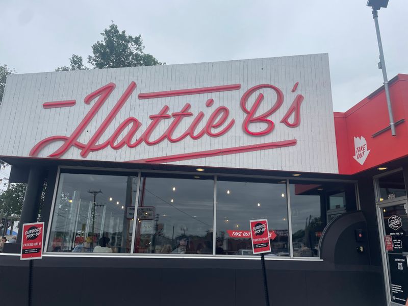 16 Iconic Tennessee Restaurants Where Locals And Tourists Alike Can't Resist - Decor Hint Hattie B's Hot Chicken