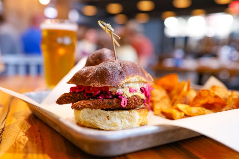 15 Pennsylvania Lakeside Restaurants Offering Relaxing Water Views - Decor Hint Wallenpaupack Brewing Company