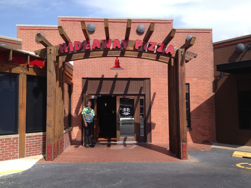 12 Oklahoma Pizza Spots Proving Great Flavor Is Worth Traveling For - Decor Hint Hideaway Pizza