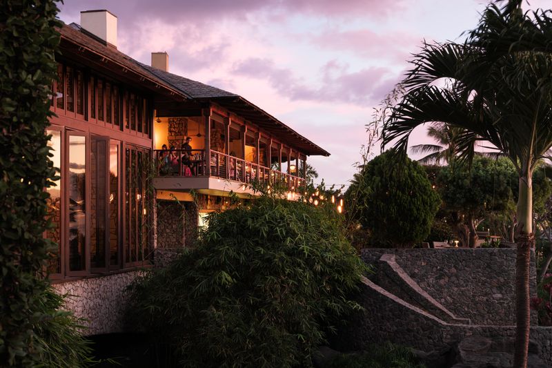 Welcoming The New Year Through 11 Festive New Year's Eve Dining Options In Hawaii - Decor Hint The Restaurant At Hotel Wailea