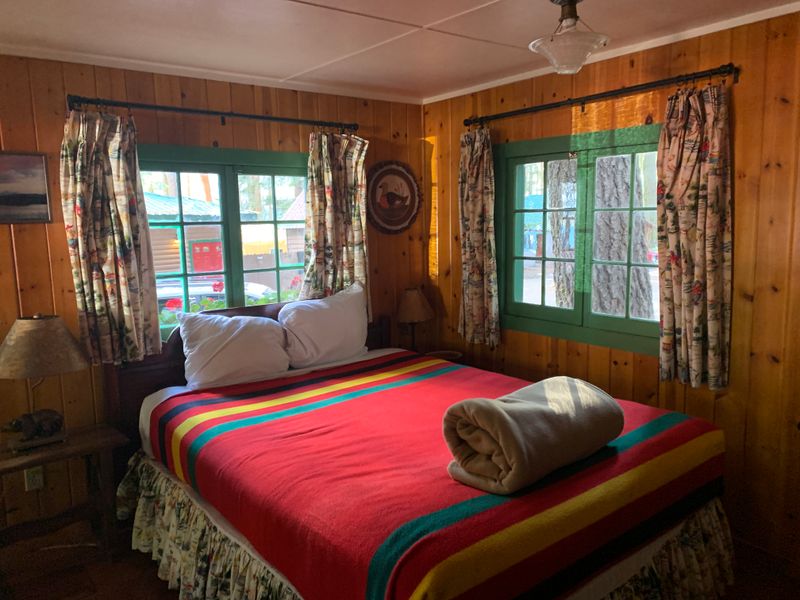 Oregon's Secret Lakeside Retreat That Feels A World Away - Decor Hint Cozy Cabins That Feel Like Home