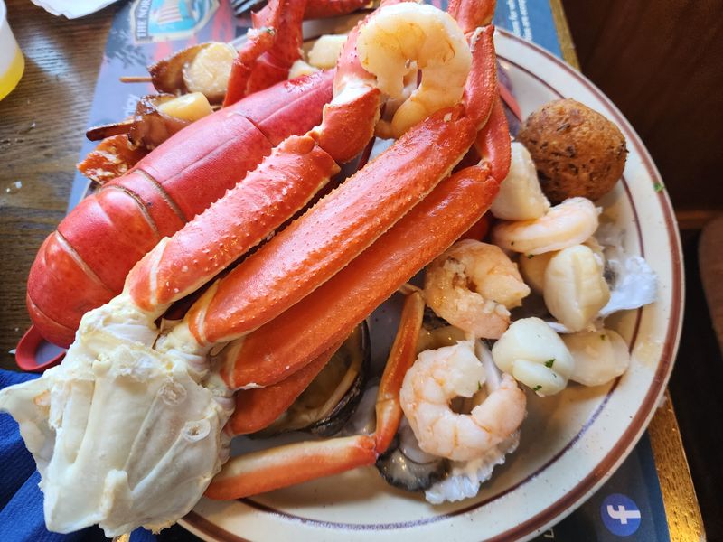 Rhode Island Buffet Where Every Sweet Treat Feels Like A Celebration - Decor Hint Snow Crab Legs That Crack With Ease