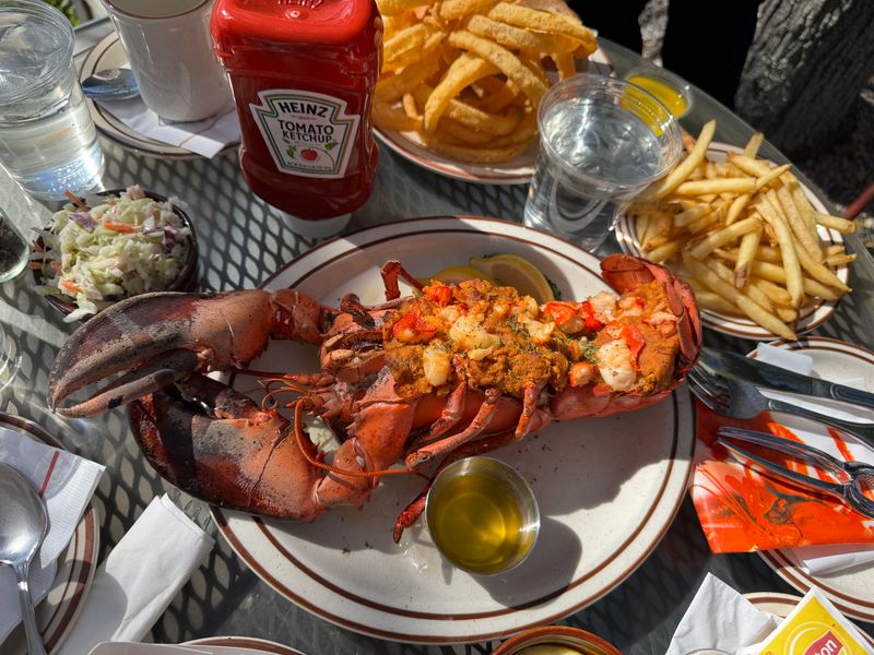 15 Maine Spots Serving Lobster Rolls Packed With Pure Coastal Flavor - Decor Hint Barnacle Billy's