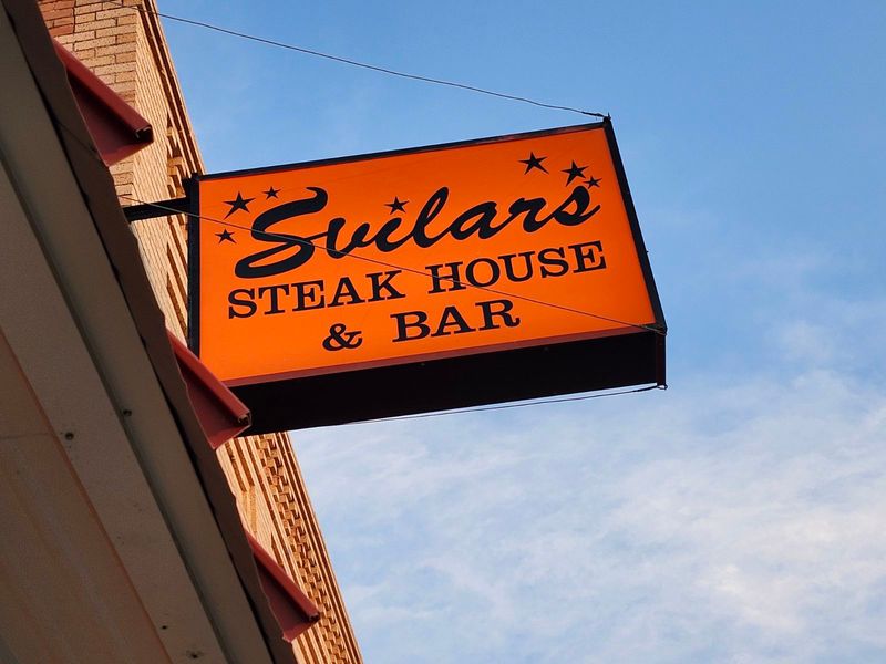 9 Wyoming Restaurants Serving Fried Fish With Western Flavor - Decor Hint Svilar's Bar & Grill