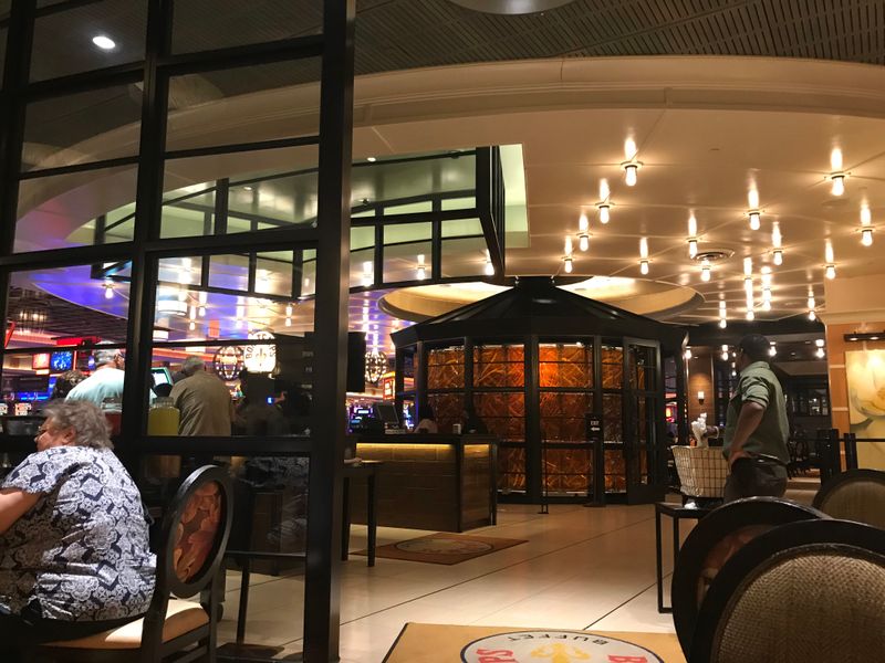 The Louisiana Seafood Buffet That Nails Crab, According To Locals - Decor Hint Casino Hotel Atmosphere