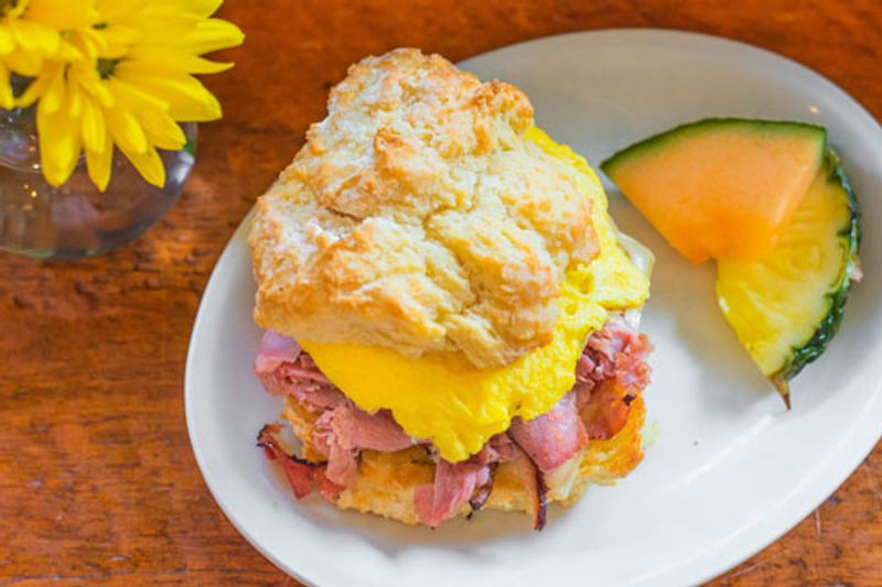 10 Off-The-Radar Minnesota Eateries Always Packed With Diners - Decor Hint Colossal Cafe