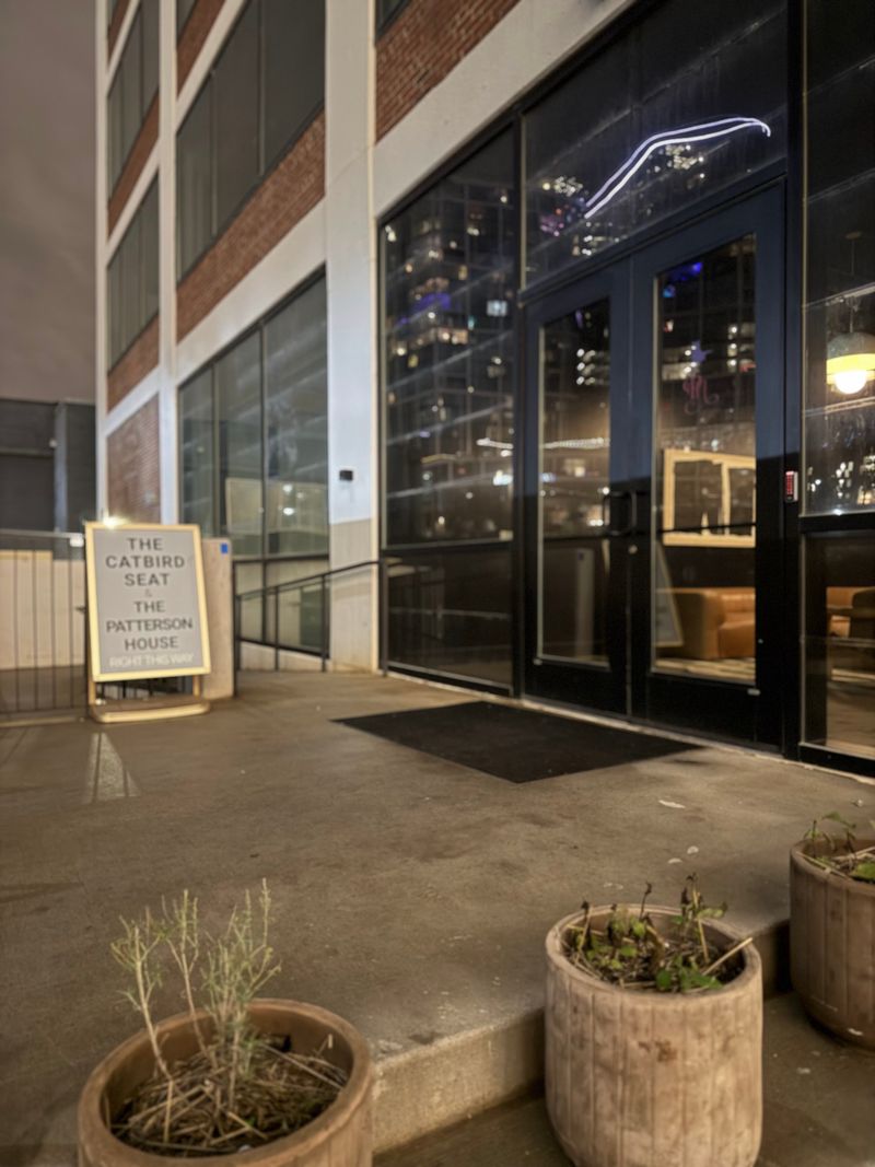 16 Iconic Tennessee Restaurants Where Locals And Tourists Alike Can't Resist - Decor Hint The Catbird Seat