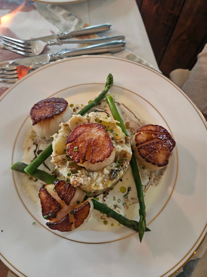 13 Must-Visit Riverside Restaurants In Texas With Breathtaking Views - Decor Hint Blue Heron Tavern