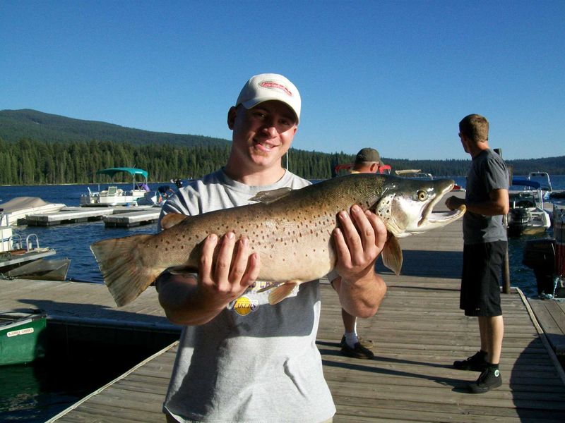Oregon's Secret Lakeside Retreat That Feels A World Away - Decor Hint Fishing Paradise With Eight Different Species