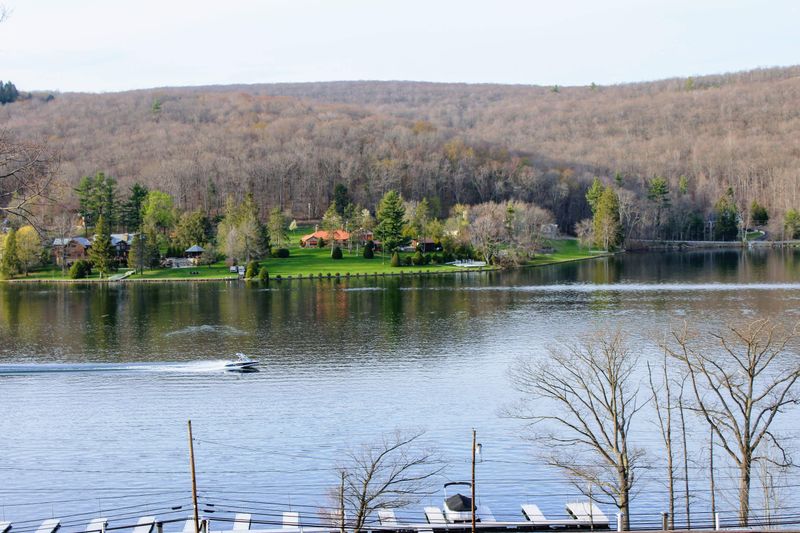 The Secret Maryland Lake Locals Try To Keep Off Social Media - Decor Hint Built Originally For Hydroelectric Power, Not Recreation