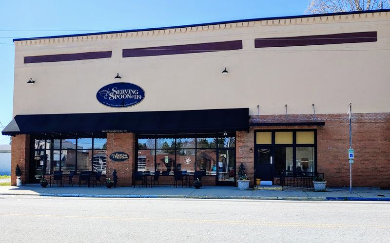 15 California Diners Serving Fried Chicken With That Perfect Homemade Comfort - Decor Hint The Serving Spoon