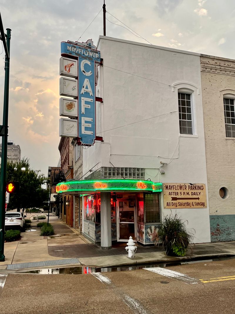 15 Mississippi Restaurants That Prove The Best Food Never Lasts All Night - Decor Hint The Mayflower Cafe