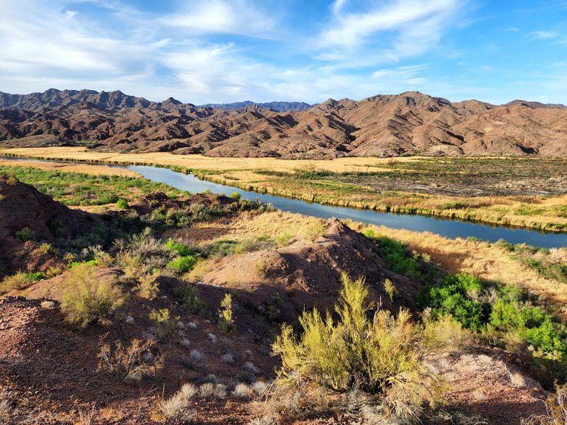15 Arizona Tourist Traps Locals Won’t Touch (And The Desert Wonders You Can’t Miss) - Decor Hint London Bridge At Lake Havasu VS. Bill Williams River National Wildlife Refuge