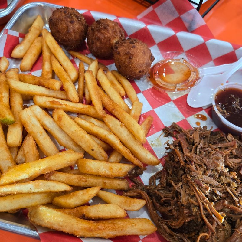 Classic Virginia Eateries That Remain Packed After Decades - Decor Hint The Smokey Pig