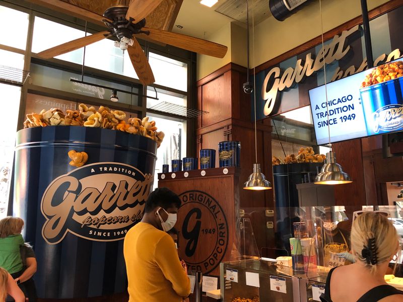 16 Illinois Dining Hotspots Famous For Lines That Never Scare Anyone Away - Decor Hint Garrett Popcorn Shops