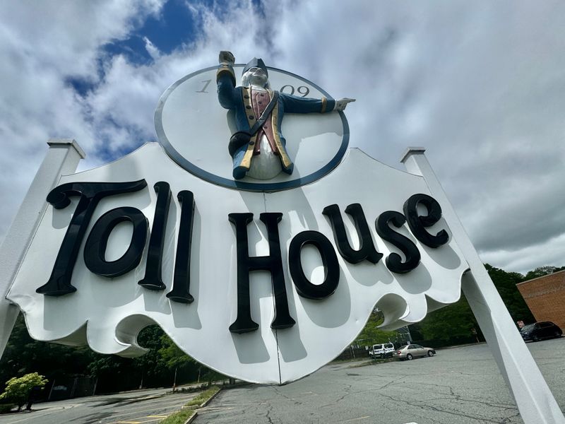 Why The Toll House Inn Became A Baking Legend