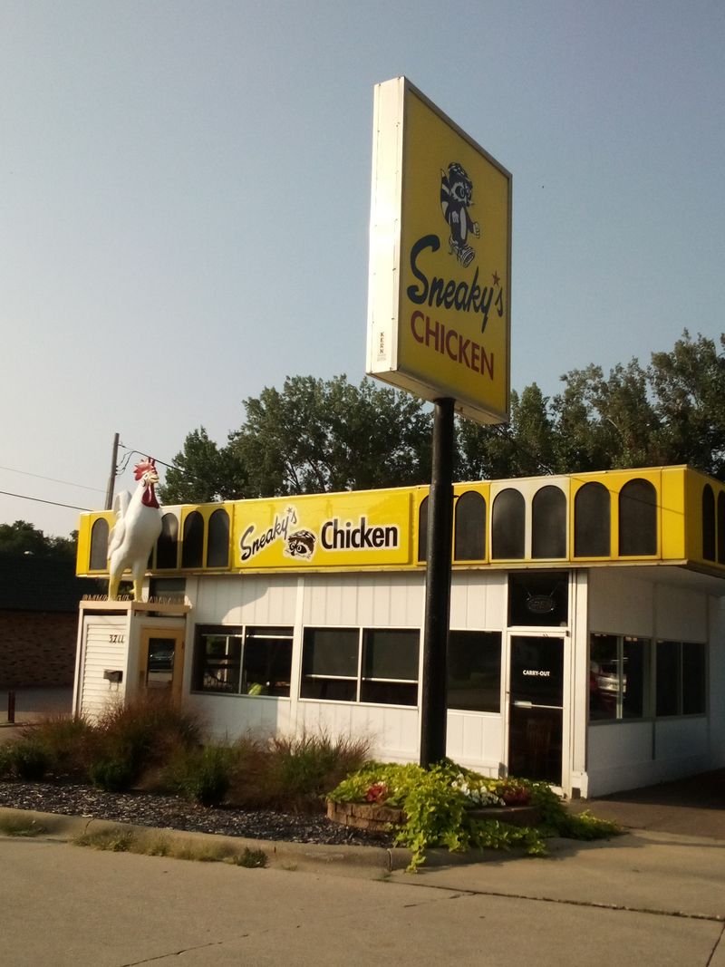 11 Iowa Fish Fry Taverns Locals Swear By For The Perfect Friday Tradition - Decor Hint Sneaky's Chicken & Burgers