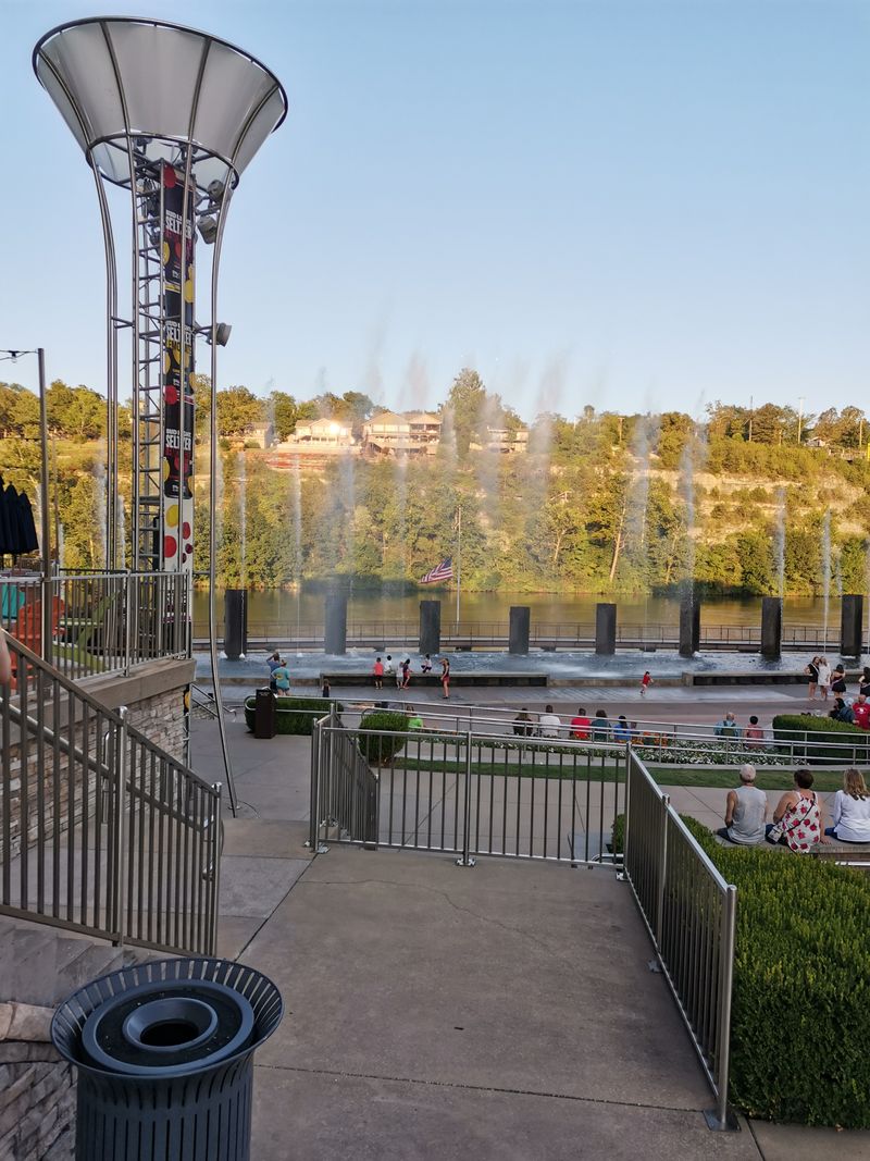 Branson Strip On Highway 76