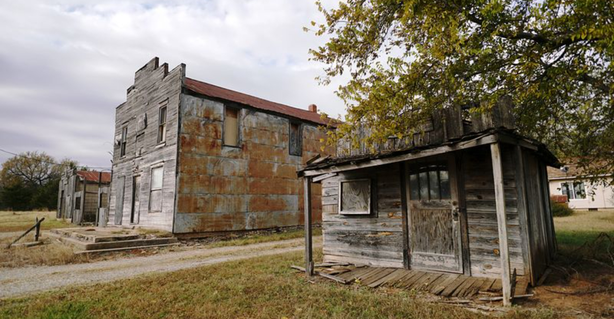 This Abandoned Oklahoma Town Was Once A Hideout For Wild West Outlaws 2 - Decor Hint
