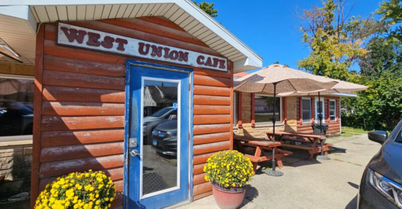 This Tiny Illinois Diner Serves Fried Fish Worth The Weekend Drive