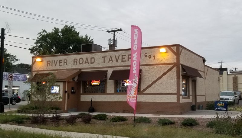 Minnesota Fried Catfish Joints That Turn Long Drives Into Easy Decisions - Decor Hint River Road Tavern