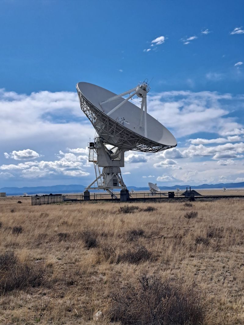 14 Roadside Wonders In New Mexico's Desert That Locals Swear Are The Weirdest In The US - Decor Hint VLA Radio Telescopes