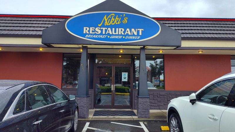 Nikki's Restaurant & Lounge