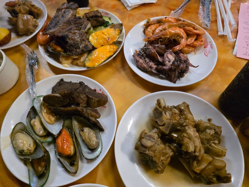 13 California All-You-Can-Eat Seafood Restaurants Totally Worth The Splurge - Decor Hint A Star Buffet And Banquets