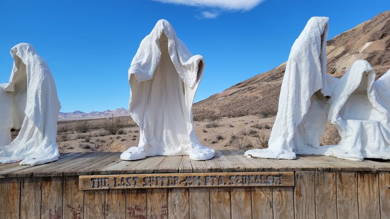 18 Wonderfully Weird Roadside Attractions In Nevada You Need To See To Believe - Decor Hint Goldwell Open Air Museum