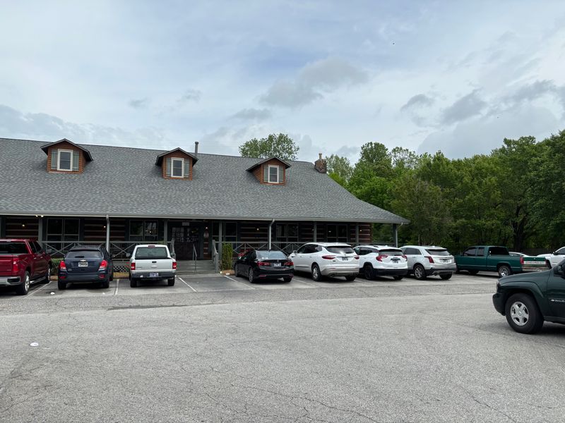 14 Alabama Fried Fish Spots Locals Swear By For True Southern Flavor - Decor Hint Catfish Cabin