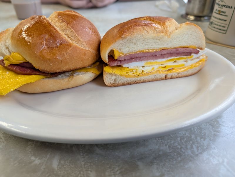 14 New Jersey Restaurants Serving Delectable Food Without The Big Bill - Decor Hint Summit Diner