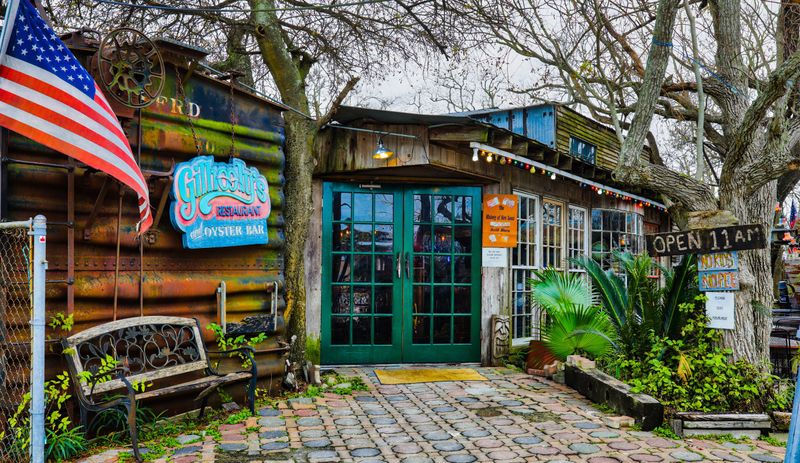 Texas Seafood Joints Locals Choose Every Time Over Upscale Alternatives - Decor Hint Gilhooley's Restaurant & Oyster Bar