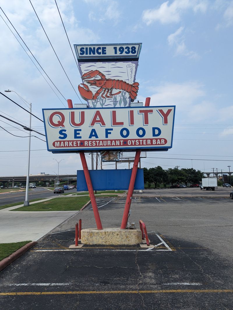 Texas Lobster Roll Spots Serving Big Flavor, No Fuss - Decor Hint Quality Seafood Market