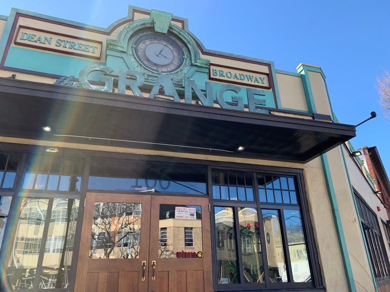 10 New England Soul Food Spots In Rhode Island That Perfectly Capture Southern Flavor - Decor Hint The Grange