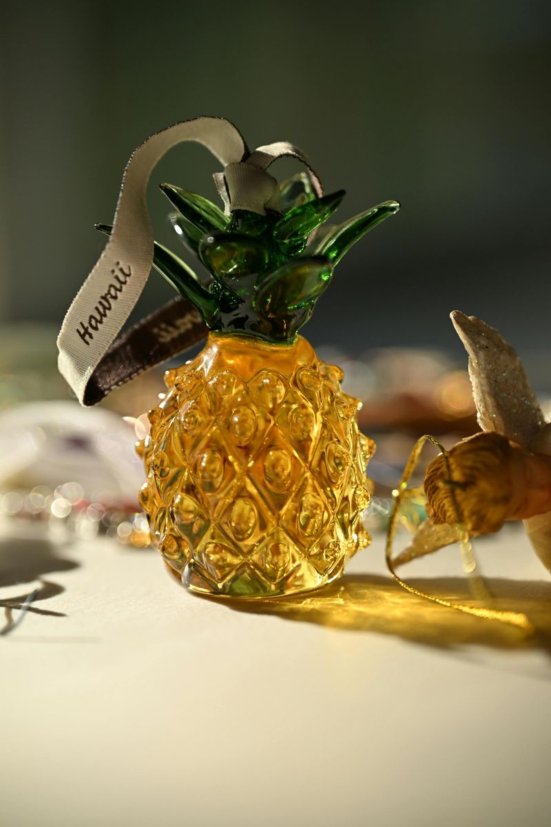 11 Cozy Winter Décor Ideas For Hawaii Homes That Blend Festive And Island-Inspired Vibes - Decor Hint Pineapple Centerpieces