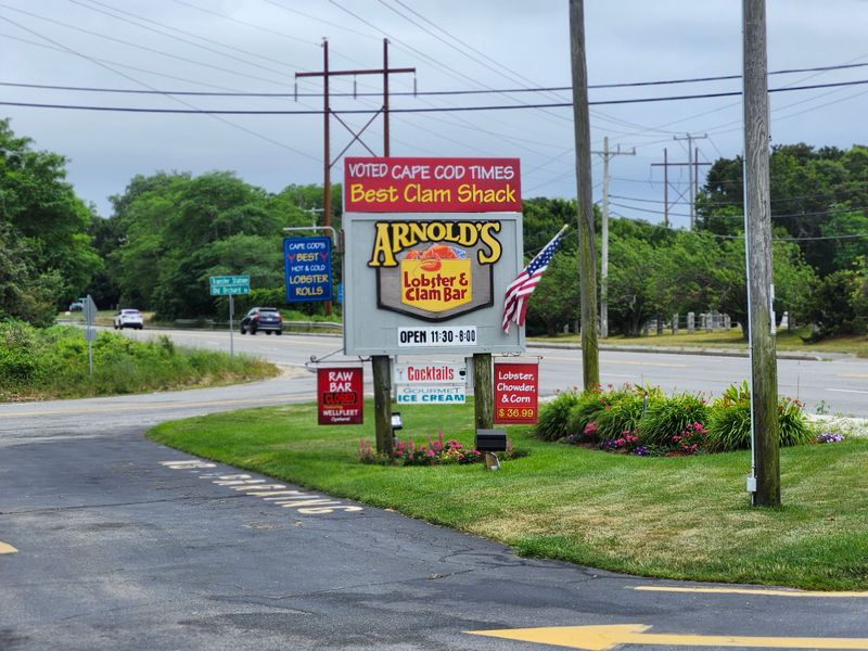 11 Off-The-Radar Seafood Shacks Scattered Across Massachusetts - Decor Hint Arnold's Lobster And Clam Bar