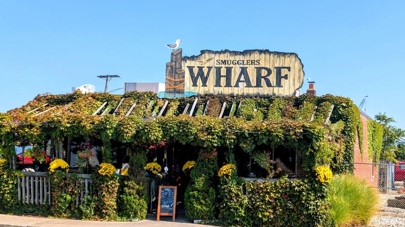 15 Pennsylvania Lakeside Restaurants Offering Relaxing Water Views - Decor Hint Smuggler's Wharf