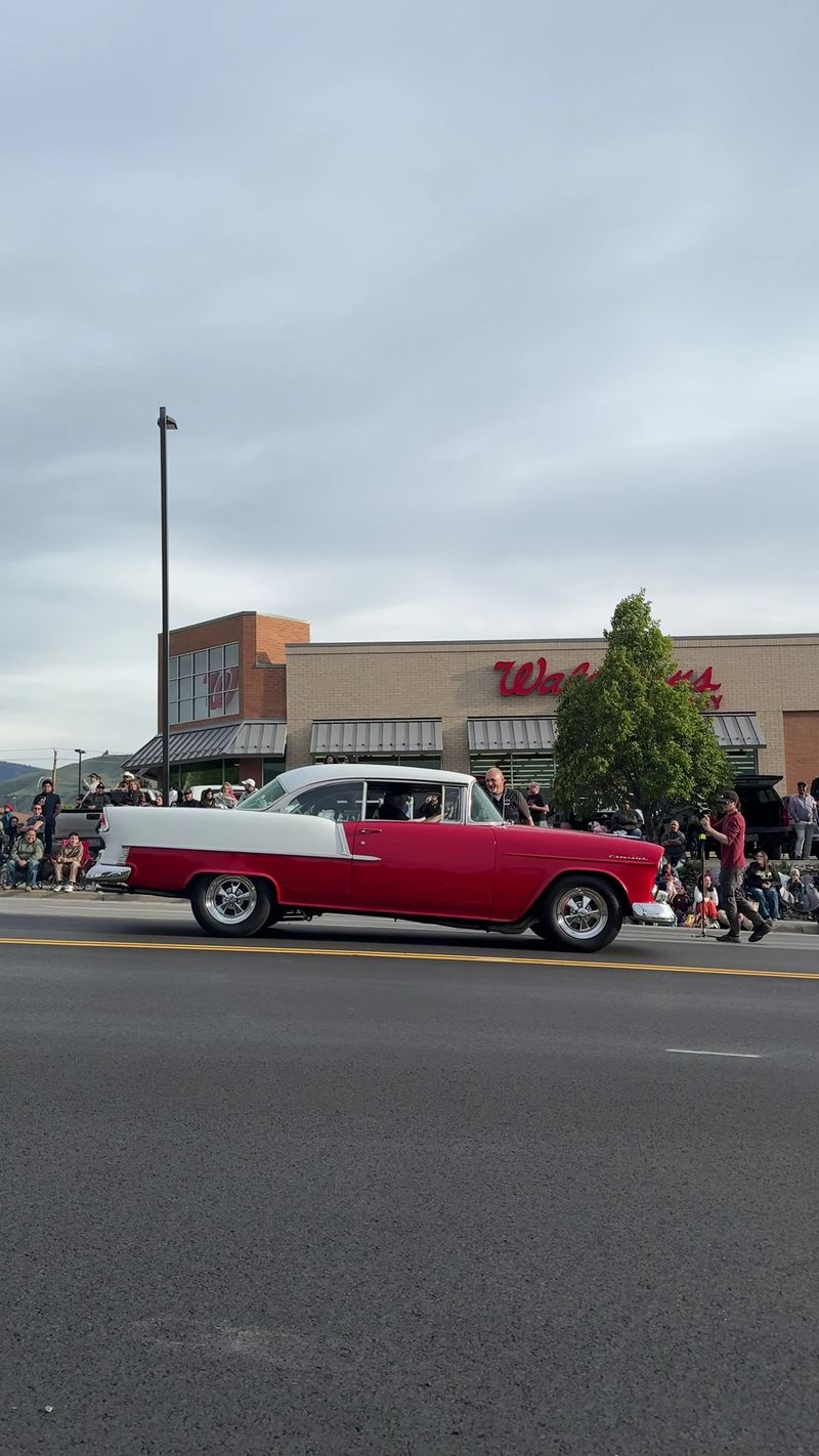 15 Unexpected Reasons Wenatchee Is The Affordable Washington Mountain Town Everyone Should See - Decor Hint Washington State Apple Blossom Festival Celebration