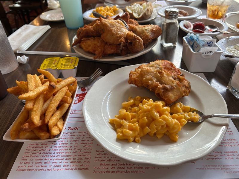 Under-The-Radar Illinois Restaurants Serving Incredible Food - Decor Hint White Fence Farm